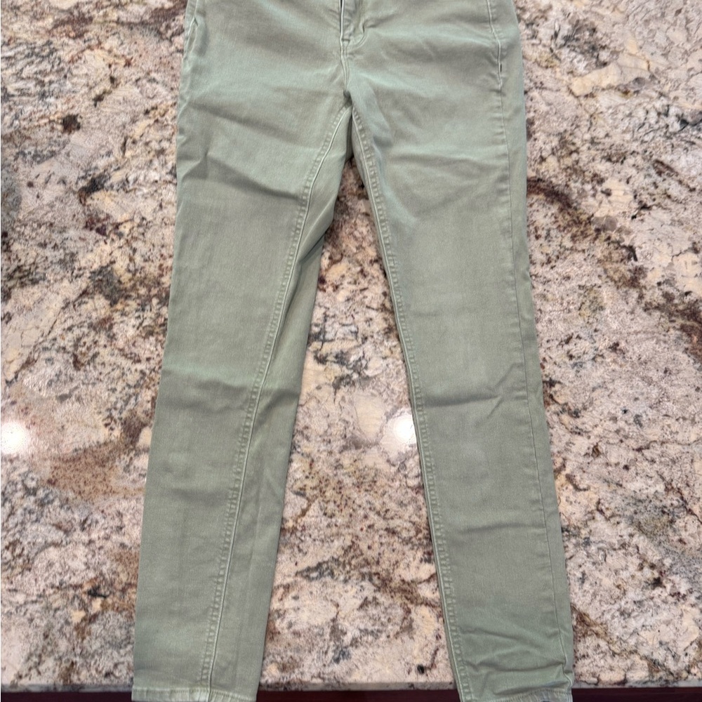 Women’s olive colored Skinny Pants, size 6